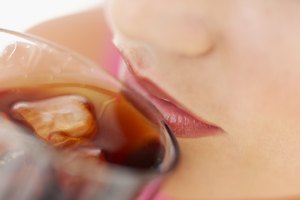 La carbonatación es una forma de incrementar el interés del consumidor con respecto a beber agua.