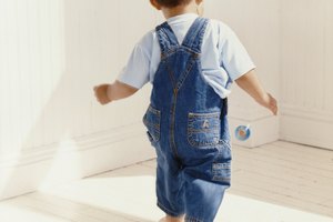 Muchos pequeños ya pueden caminar y correr bien a los 20 meses de edad.