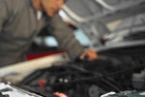 Puedes rastrear la causa de un P0105 en tu auto utilizando un par de herramientas en casa.