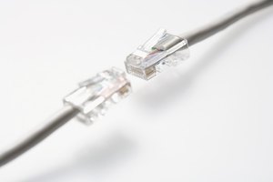 Los cables y conectores del Cat 5 y Cat 6 son iguales pero tienen diferencias sutiles en la estructura.