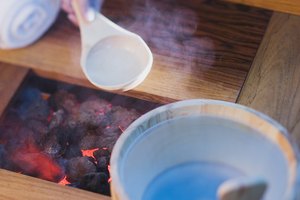 La sauna estimula la sudoración y puede ayudarte a perder peso líquido.