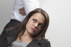 Pregúntale a tu ser querido lo que le pasa con el fin de iniciar una conversación.