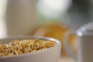 Un tazón de cereales integrales.