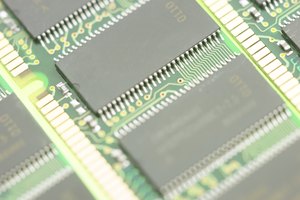 Termina los programas innecesarios para liberar algo de memoria RAM de tu computadora.
