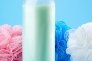 Usa champú con moderación para evitar la acumulación de producto.