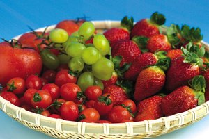 Incluye todos los colores de frutas y verduras en tu dieta.