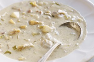 Las sopas a base de crema son más altas en calorías que las sopas a base de caldo.