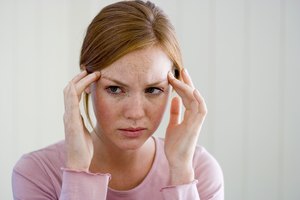 Algunos estudios sugieren que el jengibre podría ser beneficioso para quienes sufren de migrañas cuando se toman antes de un episodio.