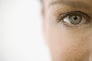 La diabetes puede dañar los vasos sanguíneos de tu ojo.