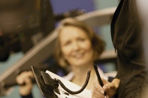 Un entrenador personal te ayudará a proporcionar la orientación que necesitas para cumplir con seguridad los objetivos de salud y acondicionamiento.