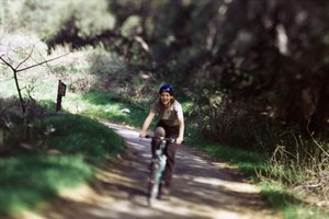 Unas cuantas modificaciones pueden transformar tu motocicleta deportiva en una confortable crusero.