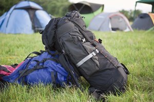 Lleva una tienda de campaña en tu mochila para tu viaje de fin de semana.