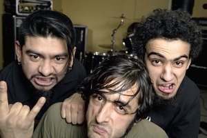 Los "Cuernos del diablo" son un gesto rockero clásico que se puede replicar con símbolos del teclado.