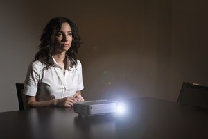 A veces hay que sustituir la lámpara de tu proyector para que ofrezca una mejor imagen.
