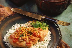 El simple hecho de comer alimentos picantes puede ayudar a tus sistema a liberar endorfinas.