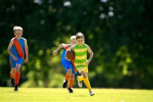 Aprender a cómo ser parte de un equipo es de las ventajas más importantes de hacer deporte.