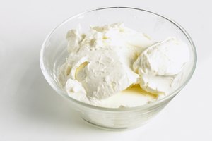 El polvo de proteínas con sabor a vainilla le brinda un sabor especial a este postre.
