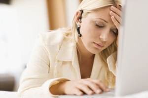 Los programas de adware reducen la velocidad de procesamiento de la computadora.