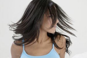 Es conveniente que dejes secar tu cabello al aire en lugar de usar el secador.