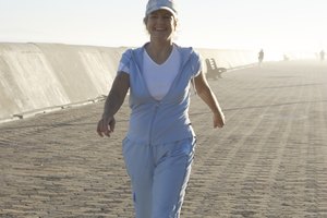El tratamiento adecuado puede prevenir y controlar los calambres cuando caminas.