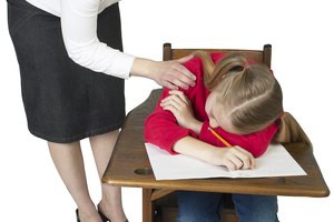 Los niños que con frecuencia se duermen en clase pueden estar experimentando negligencia en casa.