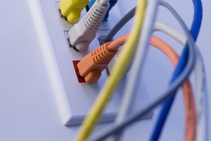 Tanto los cables Cat5 como los Cat5e son comunes en las actuales redes de área local (LAN).