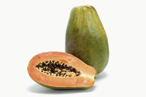 La papaya contiene vitamina C.