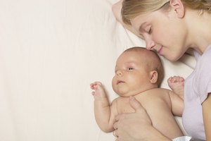 Las mujeres que están embarazadas o en período de lactancia necesitan 2.6 y 2.8 microgramos de B-12.