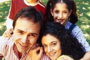 Los cuidadores orientan el desarrollo moral de los niños.