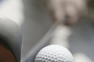 Las caminatas involucradas en la práctica del golf pueden ayudar a aliviar el dolor de la ciática.