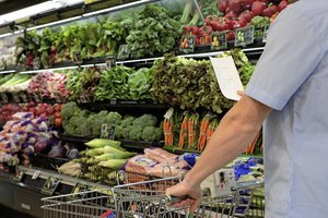 Para comprar barato y saludable, haz una lista y apégate a ella.