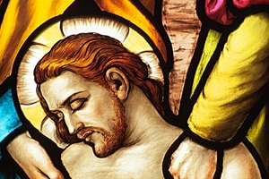 Tu adolescente puede pintar una escena de la Biblia en vidrio si no tiene las habilidades para crear arte de vitral auténtico.