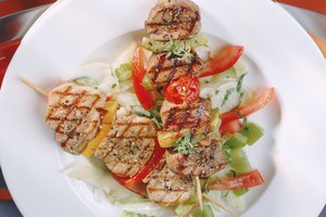 La parrilla da por resultado menor grasa que la fritura.