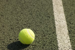 Usa una pelota de tenis sencilla para aliviar el dolor asociado con la bursitis de cadera.