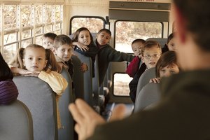 Los padres voluntarios podrían tener que ayudar a actuar como monitor de bus.