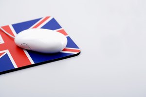 Un "mouse pad" (soporte para apoyar el mouse de la computadora) es un tipo de superficie que se utiliza para mejorar el uso o los movimientos de un mouse de una computadora.