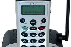 Los teléfonos fijos vienen en modelos alámbricos e inalámbricos.