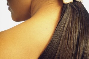 Las vitaminas B como la biotina puede ayudar a fortalecer tu cabello a medida que crece.