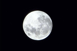 Los niños pueden aprender sobre astronomía por medio de muchas actividades y manualidades.