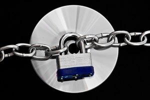 La descarga ilegal de archivos de música es una forma de piratería.