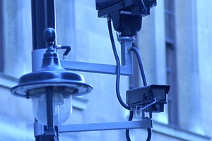 Las cámaras de seguridad ahora pueden transmitir directamente sus grabaciones a Internet, simplificando el monitoreo en tiempo real.