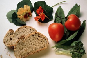 Los carbohidratos saludables provienen de granos enteros, vegetales y frutas.