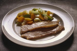 La dieta Paleo permite comer carnes orgánicas y muchos vegetales.