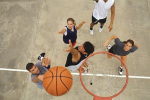 La construcción del músculo puede mejorar tu resistencia y fuerza para el baloncesto.