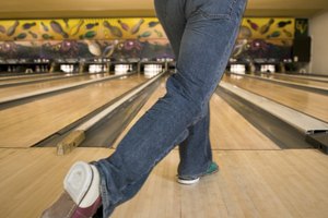 Un poco de polvo es una manera de hacer que los zapatos para bolos se deslicen mejor.