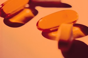 El University of Maryland Medical Center recomienda una dosis diaria de 800 microgramos de vitamina B-12 si sufres de la enfermedad de Crohn.