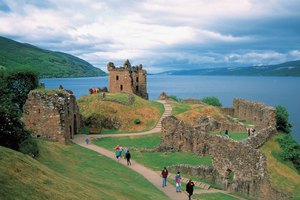 El misterio detrás del famoso monstruo del Lago Ness de Escocia ofrece material interesante para estudios de unidad.