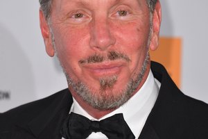 Lawrence Joseph Ellison es el creador de Oracle.