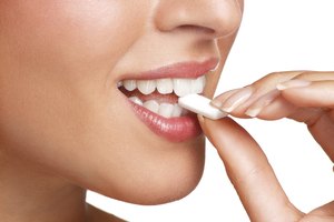 Tu mandíbula trabaja extra cuando consumes alimentos masticables.