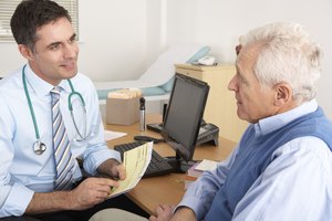 Los ejemplos más comunes de hipocolesterolemia secundaria incluyen el hipertiroidismo, la anemia y otras infecciones crónicas.
